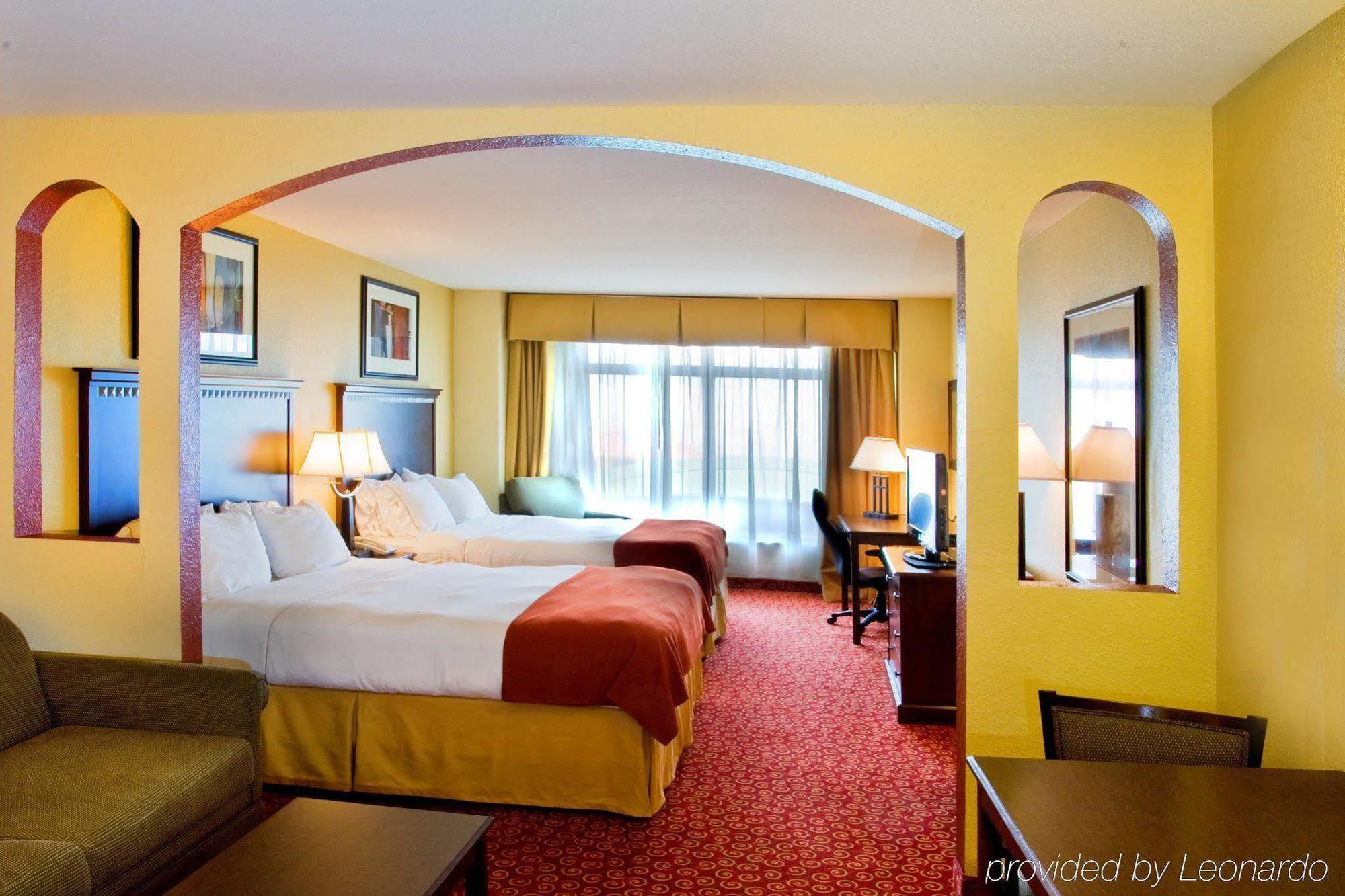 Holiday Inn Express Hotel & Suites Clewiston By Ihg Стая снимка